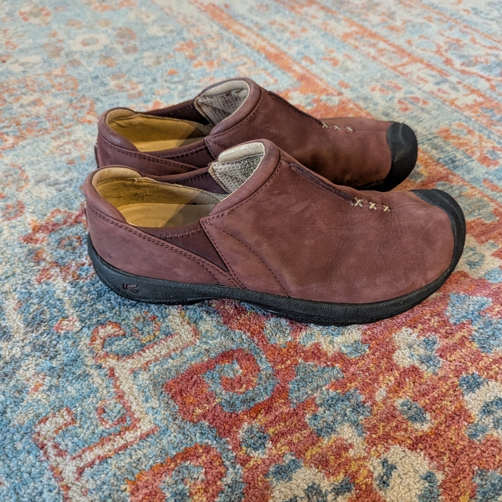 Keen Clogs Womens 7.5 Red Leather Slip On Comfort Shoes Outdoor